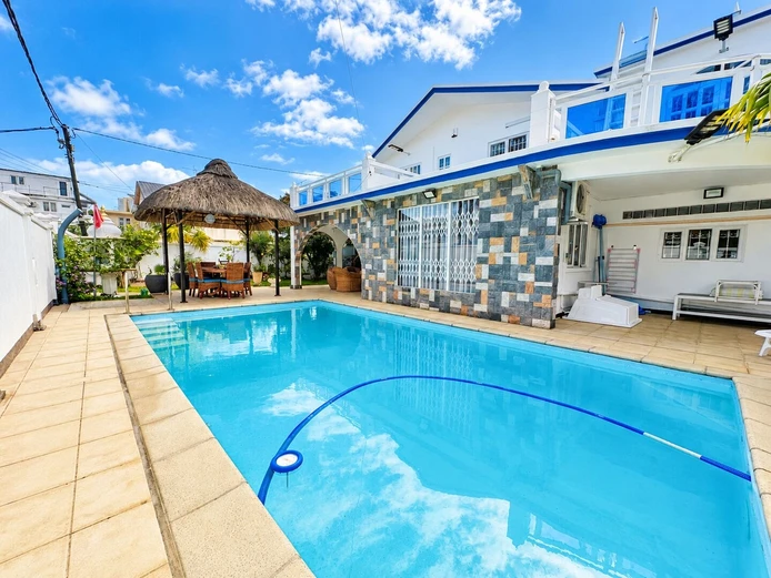Maison de 320 m² à vendre à Flic en Flac avec piscine privée