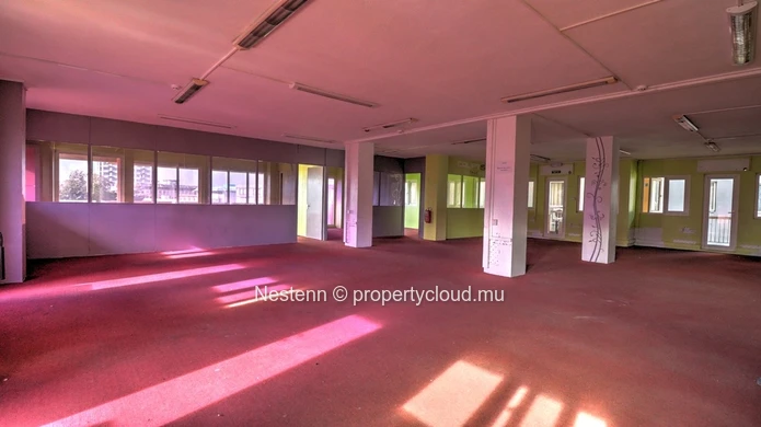 Office space of 371.61 m² 