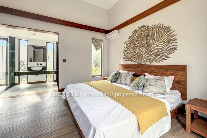 Contemporary villa located in a secure residence