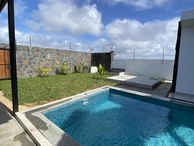 Furnished villa for rent in Péreybère, 162m², 3 en suite bedrooms, private pool, garden, solar panels, water tank, cl...