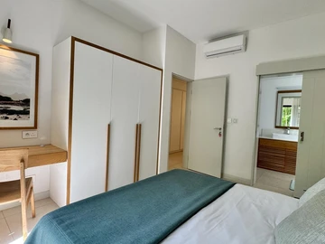 Elegant Lagoon-Level Apartment in Black River – Garden, Light & Privacy