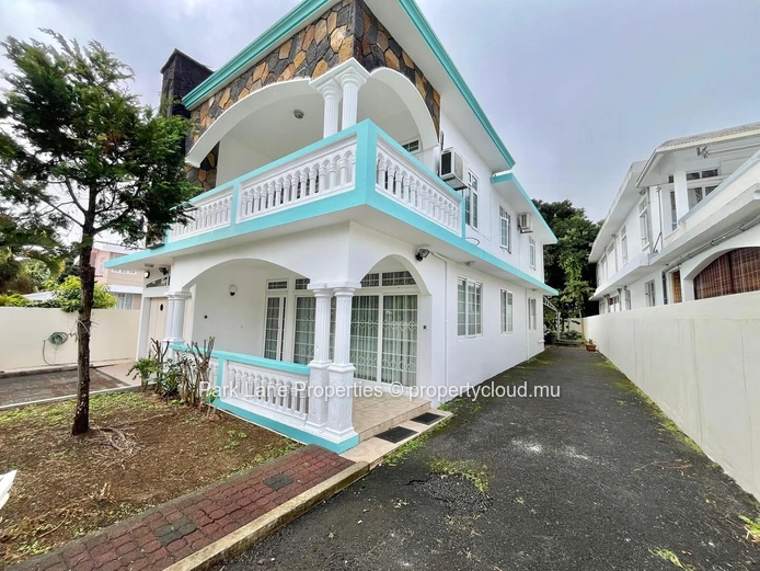 Charmante Maison à Vendre dans un Emplacement de Choix à Phoenix