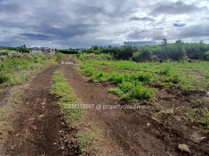 27 Perches Residential Land for Sale – Pereybere 
