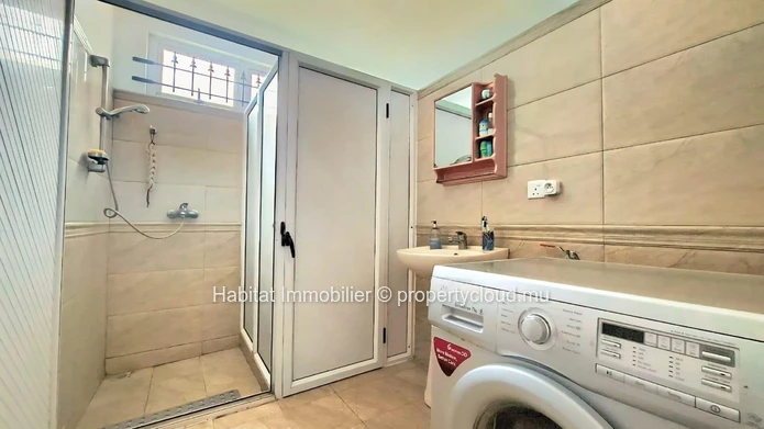 This charming furnished and equipped apartment of approximately 80 m² in Péreybère