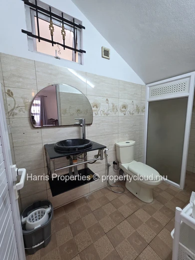 Beautiful 2-bedroom house for rent in Mont Choisy