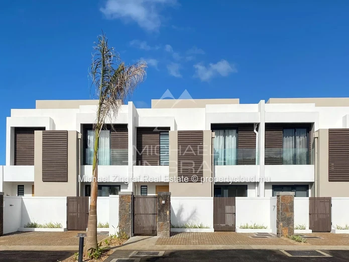 Île Maurice – Élégant Duplex de 3 Chambres avec Piscine Privée à Azuri Ocean & Golf Village