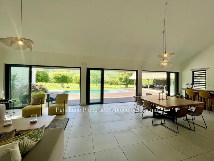 Maison d'architecte spacieuse sur jardin généreux