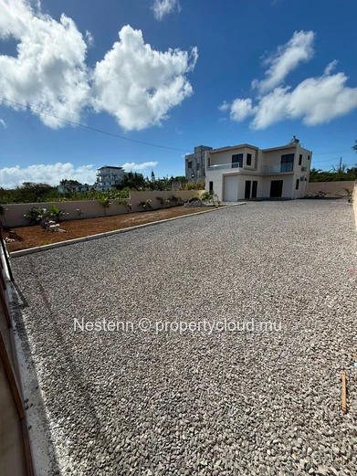 Villa neuve avec grande cour – Un cadre idéal pour votre famille