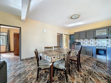 6 Bedroom House