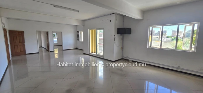 Office 163 m² located in Port-Louis, close to Jeetoo Hospital