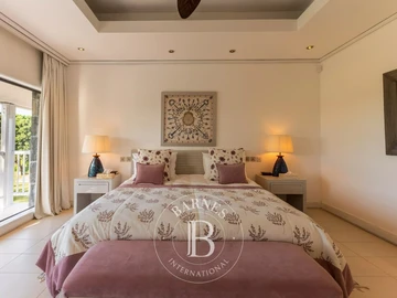 6 Bedroom Villa