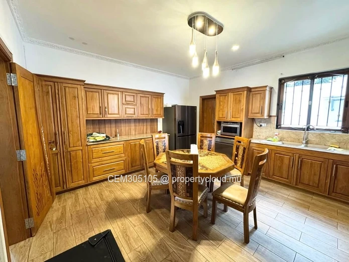 Elegant 5-Bedroom Furnished House for Rent in Floréal – Spacious Garden, Prime Location