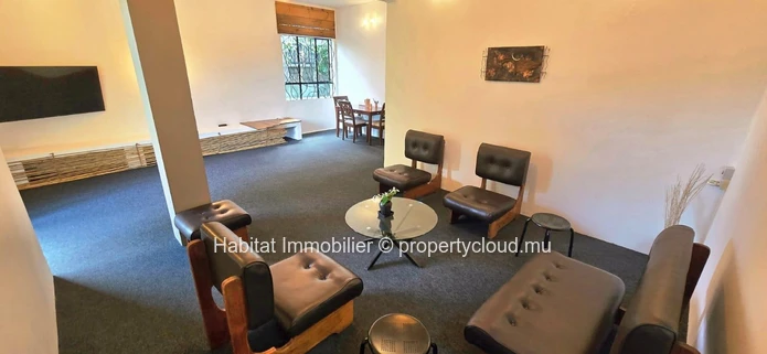 A louer : Charmante maison meublée et équipée de 105 m² sur un terrain de 100 toises à Roches Brunes
