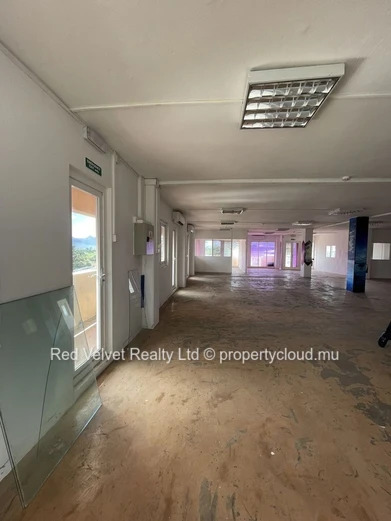 Large 4,000 sqft Office with Wraparound Balcony – Quatre Bornes