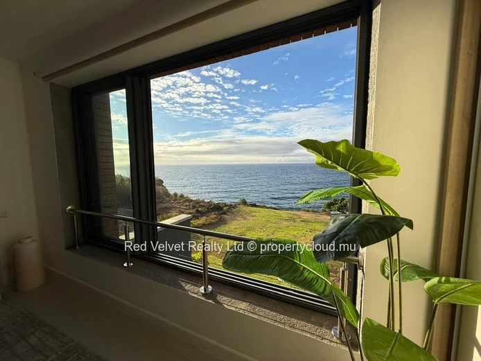 Penthouse meublé en front de mer avec vue sur l'océan à vendre — Flic en Flac