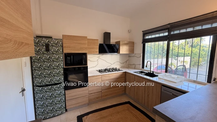 Maison principale spacieuse et élégante de 4 chambres meublée + maison d'amis de 2 chambres avec piscine privée à Per...