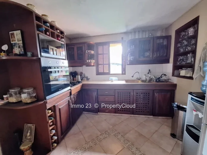 Houses / Villas - 4 bedrooms - Curepipe