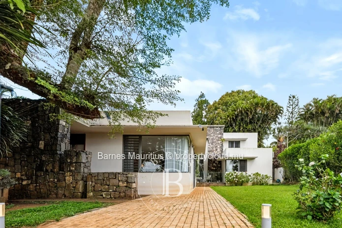 FLORÉAL – Elegant Family Home with Garden - 5 bedrooms
