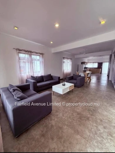 Maison meublée 3 chambres avec bureau à louer à Coromandel