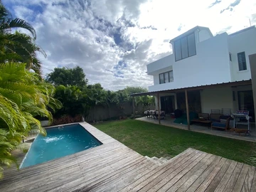 House with private swimming pool to let  in Tamarin 