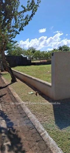 Prestigious Corner Plot for Sale – Royal Park, Balaclava