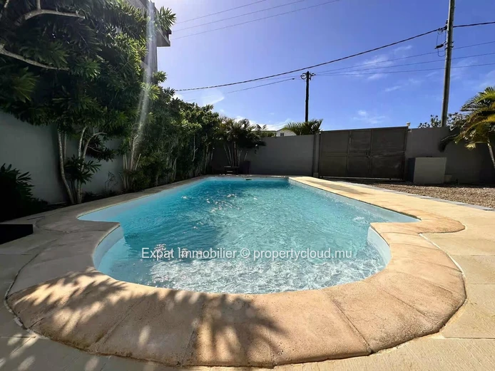 2-Bedroom House for Rent in Péreybère – Private Pool, Security & Convenient Location Near Chemin Le Flamant