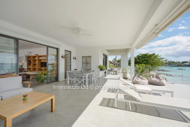 Beachfront Penthouse in Pereybère – 384 m², Plunge Pool