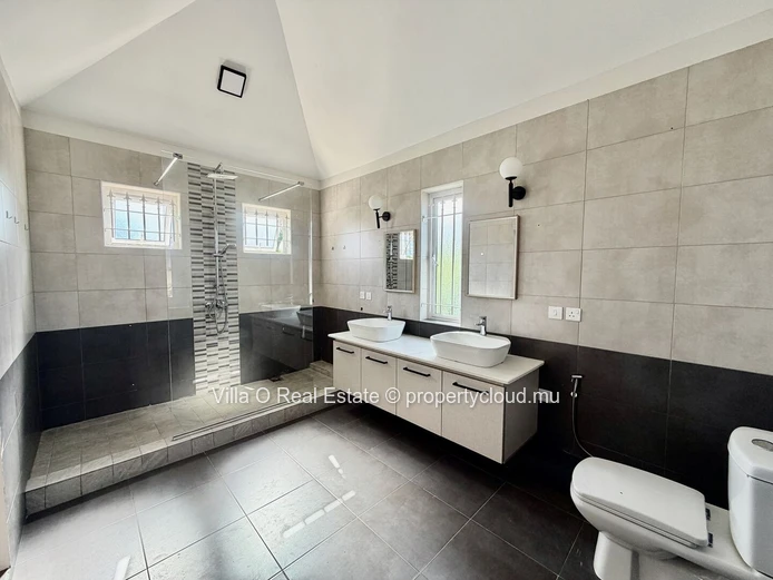 Close to Intermart Calodyne and the beaches, welcomed at the parking area by a lovely landscaped garden, bright furni...