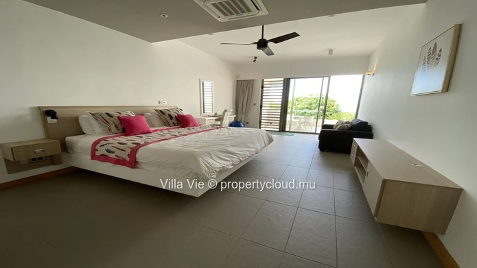 Poste Lafayette - Beachfront modern 3-bedroom ensuite duplex with swimming pool