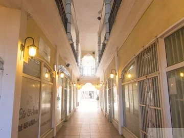 Commercial premises - 185.80 m2