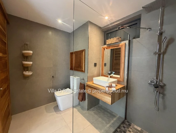 Close to the beach and amenities, beautiful spacious and bright apartment, on the first floor; 3 bedrooms, including ...