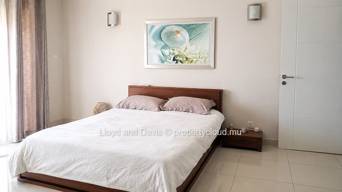 3-Bedroom Duplex with Sea and Mountain Views