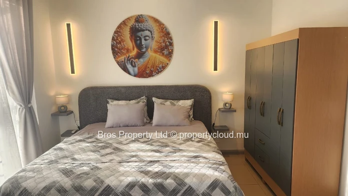 Luxueuse et moderne maison de ville de 4 chambres à louer à 90 000 Rs/mois - Azuri, Roches Noires