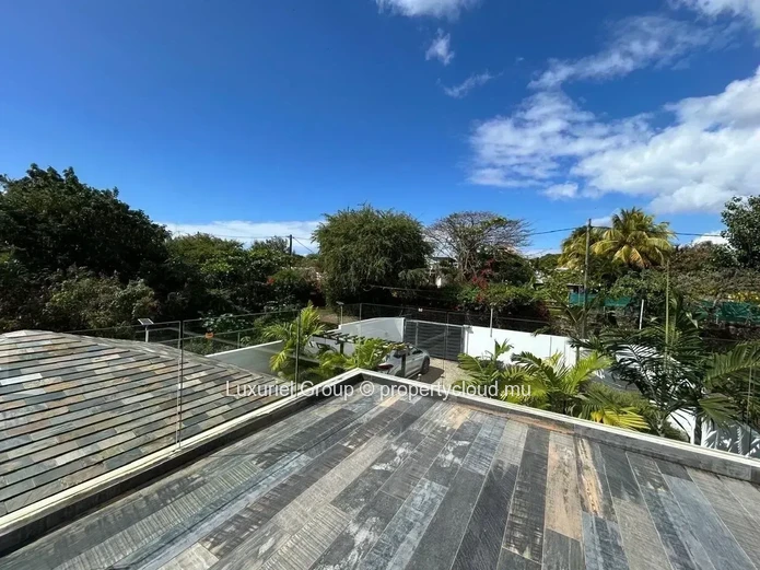 Contemporary Villa for Rent with Pool, Kiosk and Security System