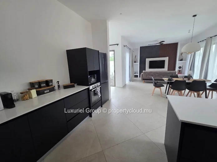 Brand-New Villa With Private Pool For Rent – Calodyne