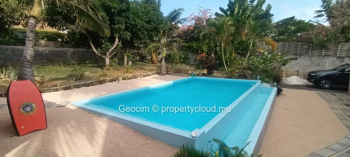 Tamarin Maison meublée rénovée de 4 càc 3 sdb Terrasse Piscine Jardin arboré. Sur 284 toises terrain clos. (Mandat exclusif)
