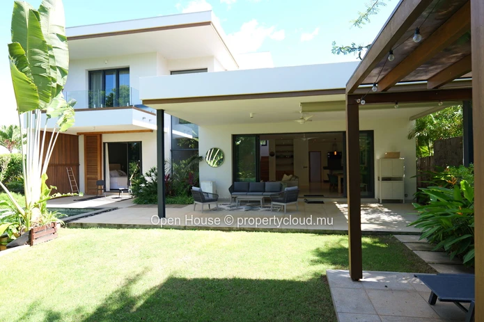 Luxury 3-Bedroom PDS Villa with Private Pool in Tamarin
