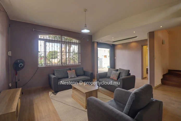 Superbe villa contemporaine aux beaux volumes avec rooftop et vue panoramique, à proximité de la plage!