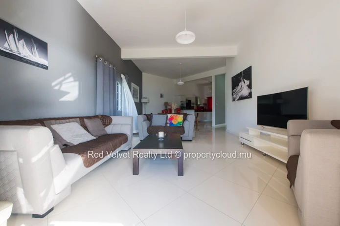 Luxury Beachfront Apartment for Rent in Flic en Flac | Ocean Views