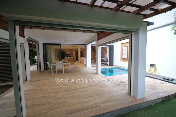 Luxurious Waterfront Villa with Private Pool in Rivière Noire - Black River Area - 237m² living space - Boat Garage -...