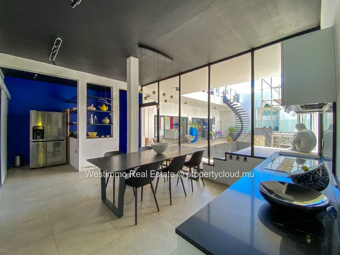Exceptional 450 m² Riad-style architect-designed villa with swimming pool and sea view