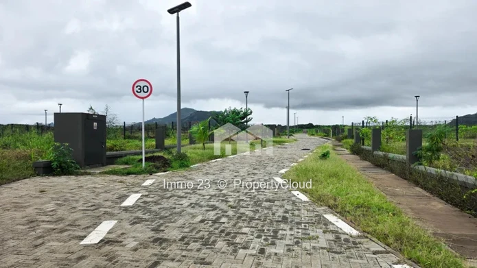 Residential Land - 555.4m2 - Flic en Flac - Ref. TE98775VE