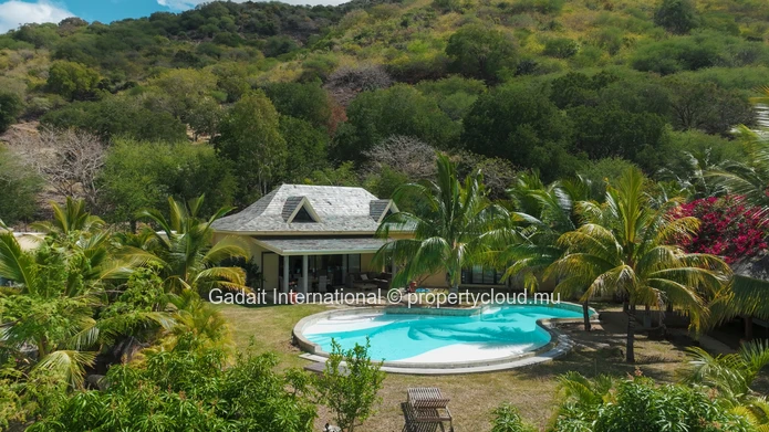 Luxurious Villa for Sale - Cap Tropical 2, Mauritius - Elegance and Investment Opportunity