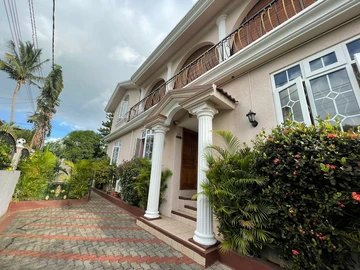 6 Bedroom Villa