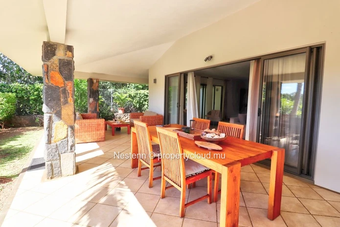 Traditional Duplex Villa in Grand Gaube with 4 bedrooms, private pool, sea view, and spacious yard. Fully furnished a...