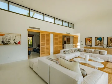 5 Bedroom Villa