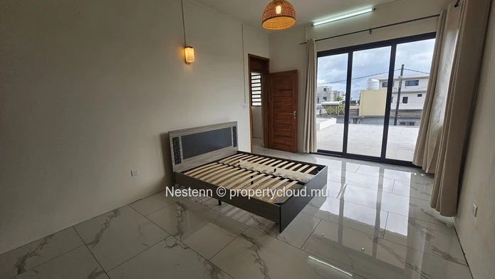 Maison moderne de 2 chambres avec bureau 