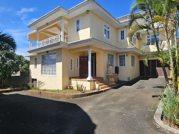 6 Bedroom House