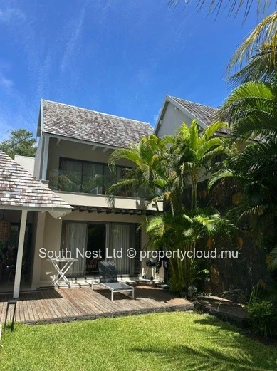 3-bed semi-detached villa in an exceptional prestigious estate. 