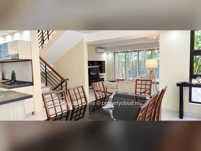 Triplex de 4 chambres avec piscine privée à Rivière Noire